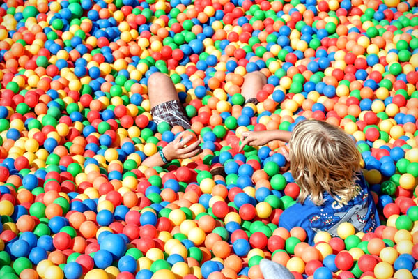 ball-pit-1661369_1920